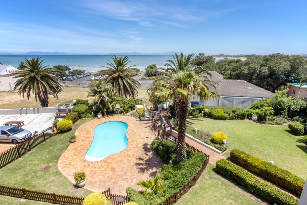 Apartment18Lifestyle Gordons Bay Beachfront - Housity