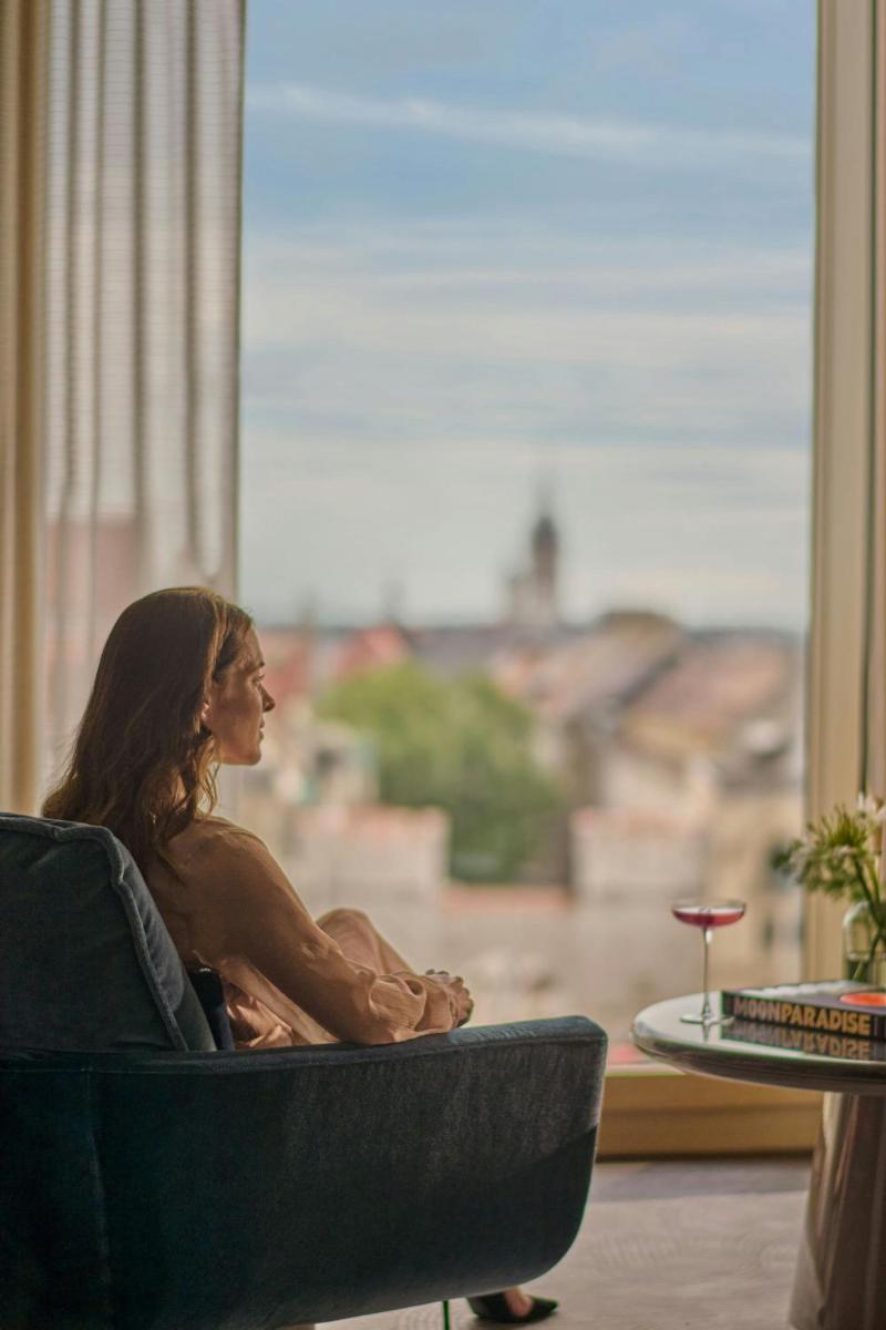 Ein Sitzbereich in der Unterkunft Koenigshof, a Luxury Collection Hotel, Munich