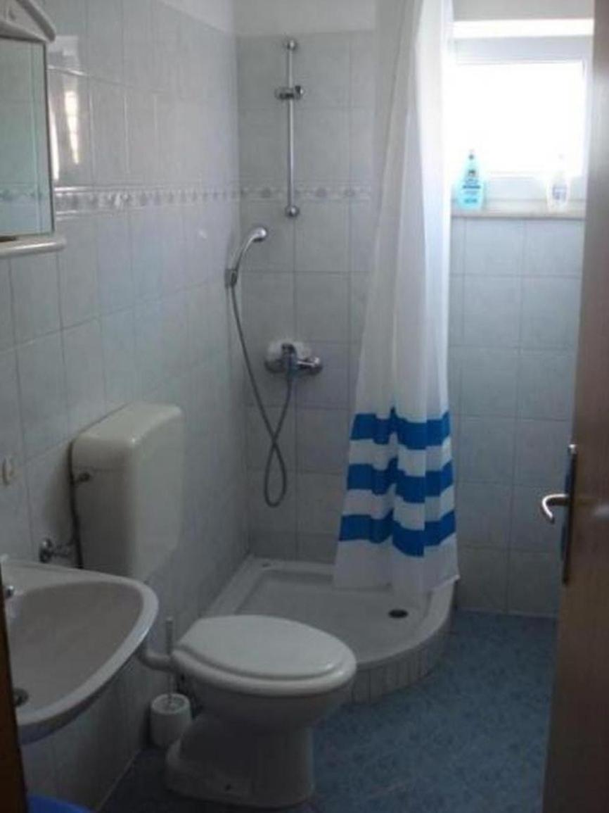 Apartment in Dugi Rat with sea view, balcony, air conditioning, WiFi 5113-3 - Housity