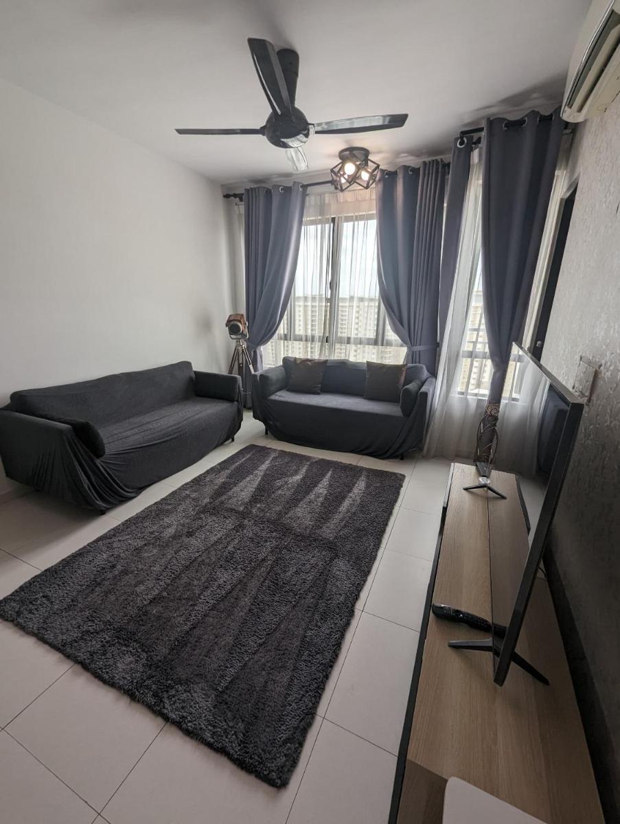 Kyra The Heights Residence Condo Ayer Keroh Melaka WiFi, Netflix & Pool - Housity