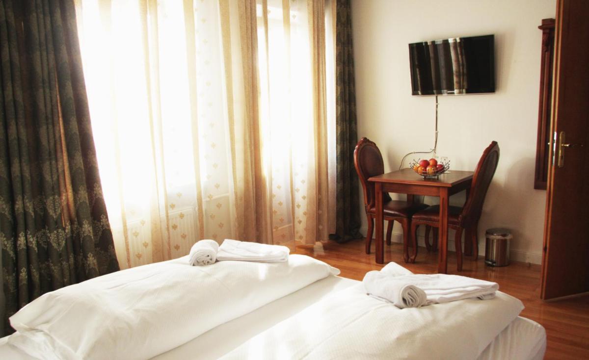 Hotel Viktoria - Housity