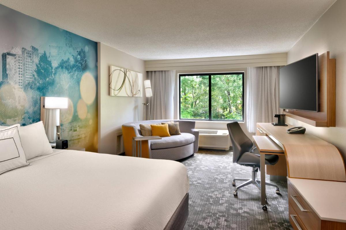 Courtyard by Marriott Charlotte Airport/Billy Graham Parkway - Housity