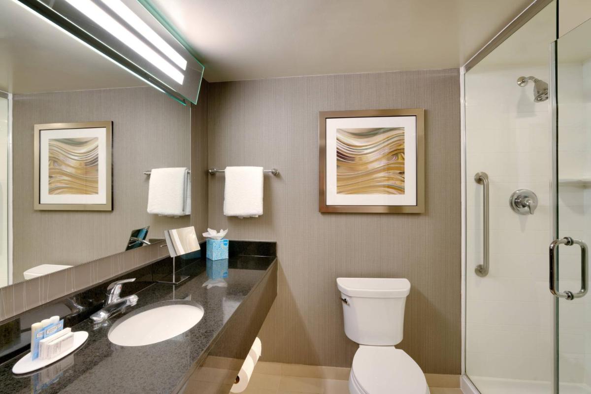 Courtyard by Marriott Charlotte Airport/Billy Graham Parkway - Housity