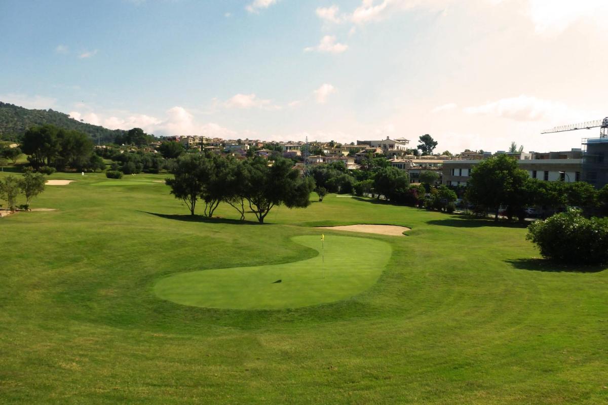 Instalaciones para jugar al golf en el hotel o alrededores