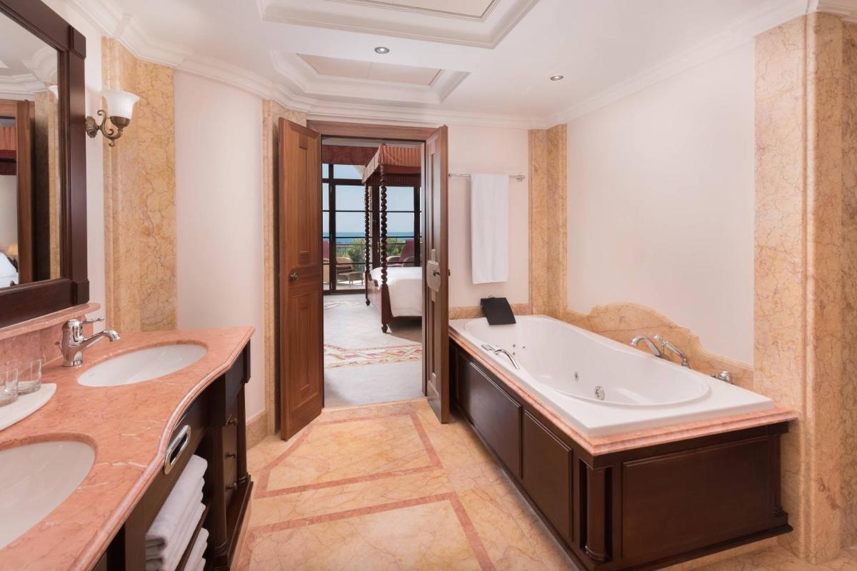 Un baño de Castillo Hotel Son Vida, a Luxury Collection Hotel, Mallorca