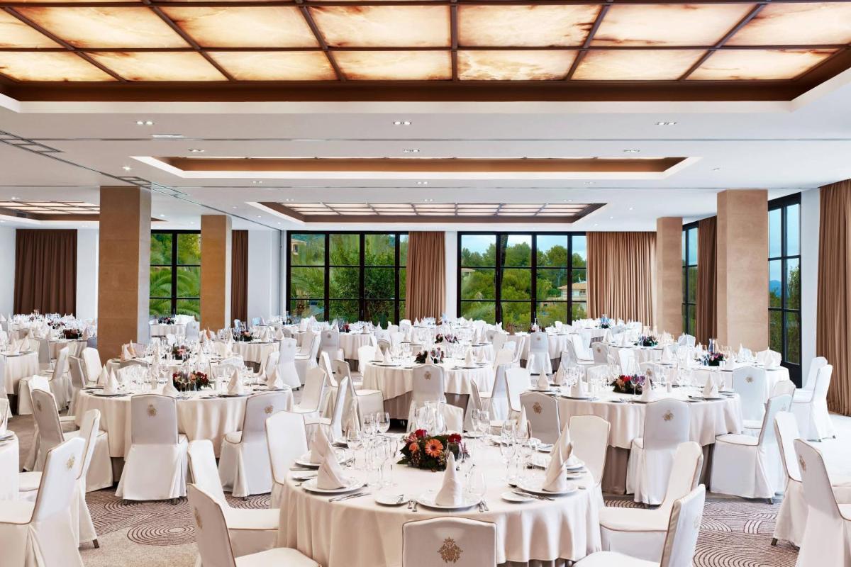 Un restaurante o sitio para comer en Castillo Hotel Son Vida, a Luxury Collection Hotel, Mallorca