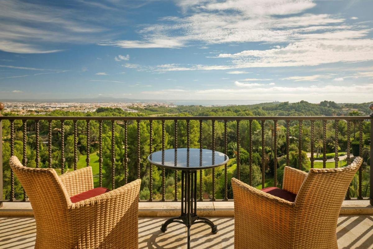 Un balcón o terraza de Castillo Hotel Son Vida, a Luxury Collection Hotel, Mallorca