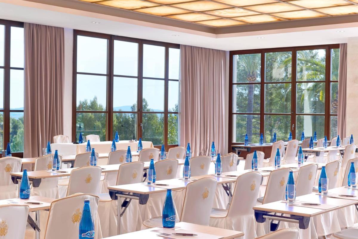 Un restaurante o sitio para comer en Castillo Hotel Son Vida, a Luxury Collection Hotel, Mallorca
