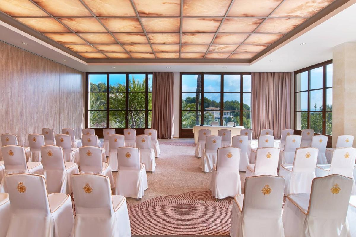 Zona business o sala de conferencias en Castillo Hotel Son Vida, a Luxury Collection Hotel, Mallorca