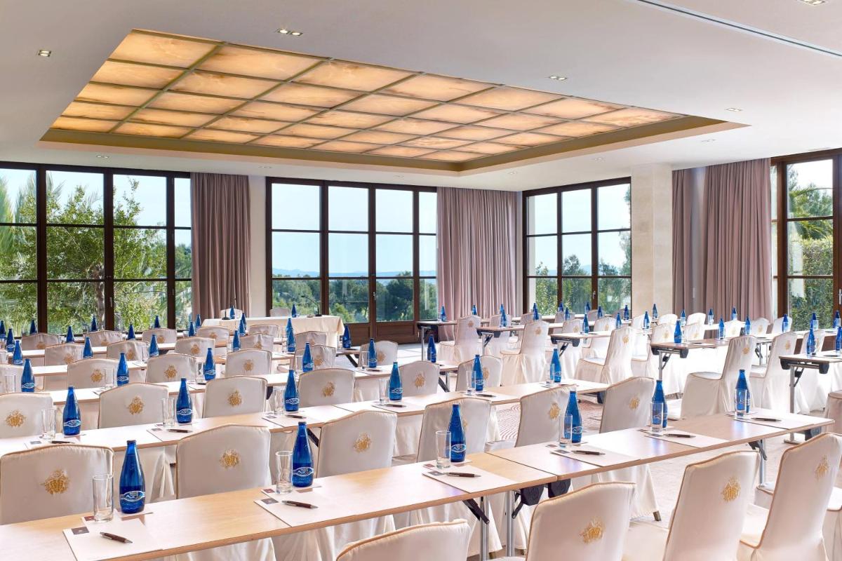 Zona business o sala de conferencias en Castillo Hotel Son Vida, a Luxury Collection Hotel, Mallorca