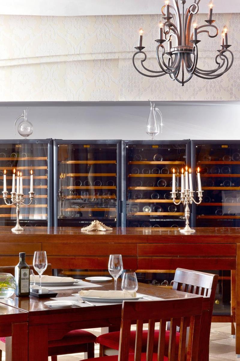 Un restaurante o sitio para comer en Castillo Hotel Son Vida, a Luxury Collection Hotel, Mallorca