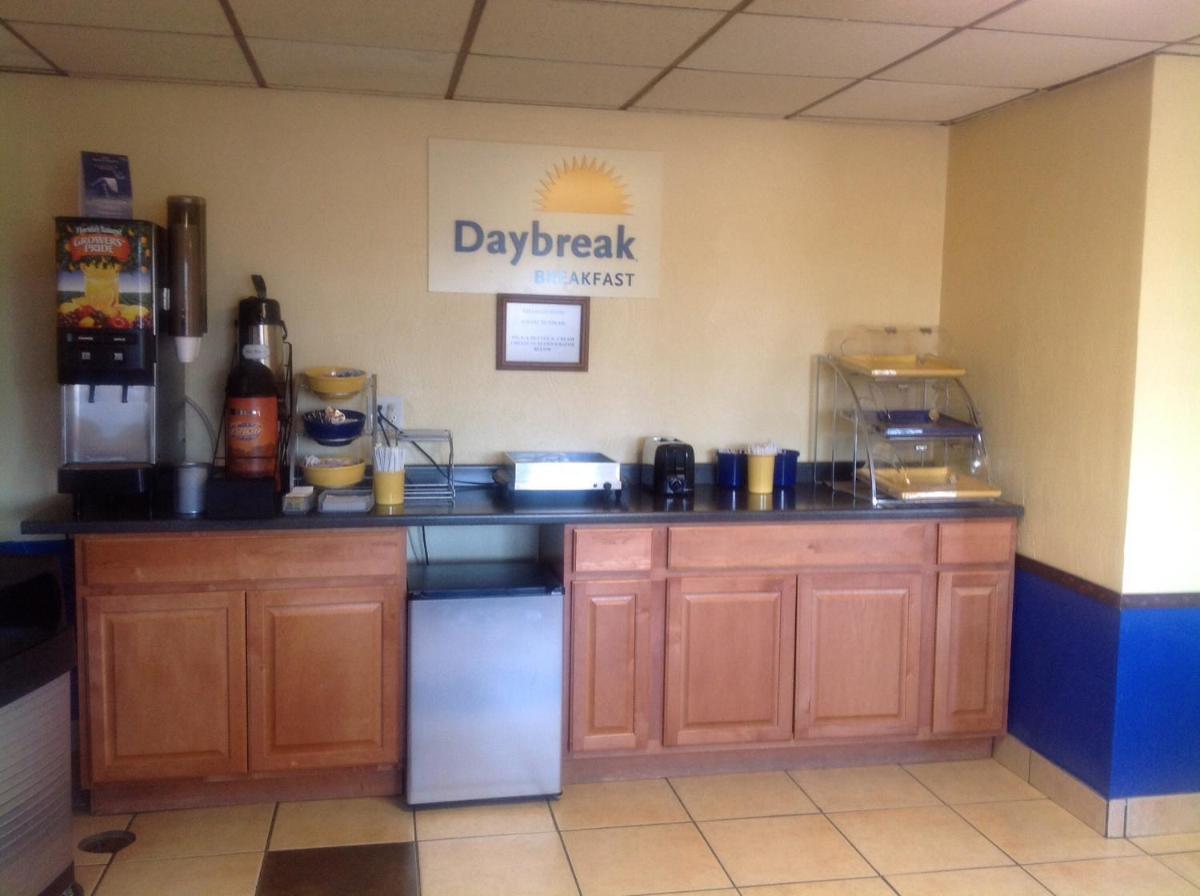 Days Inn by Wyndham Great Bend - Housity