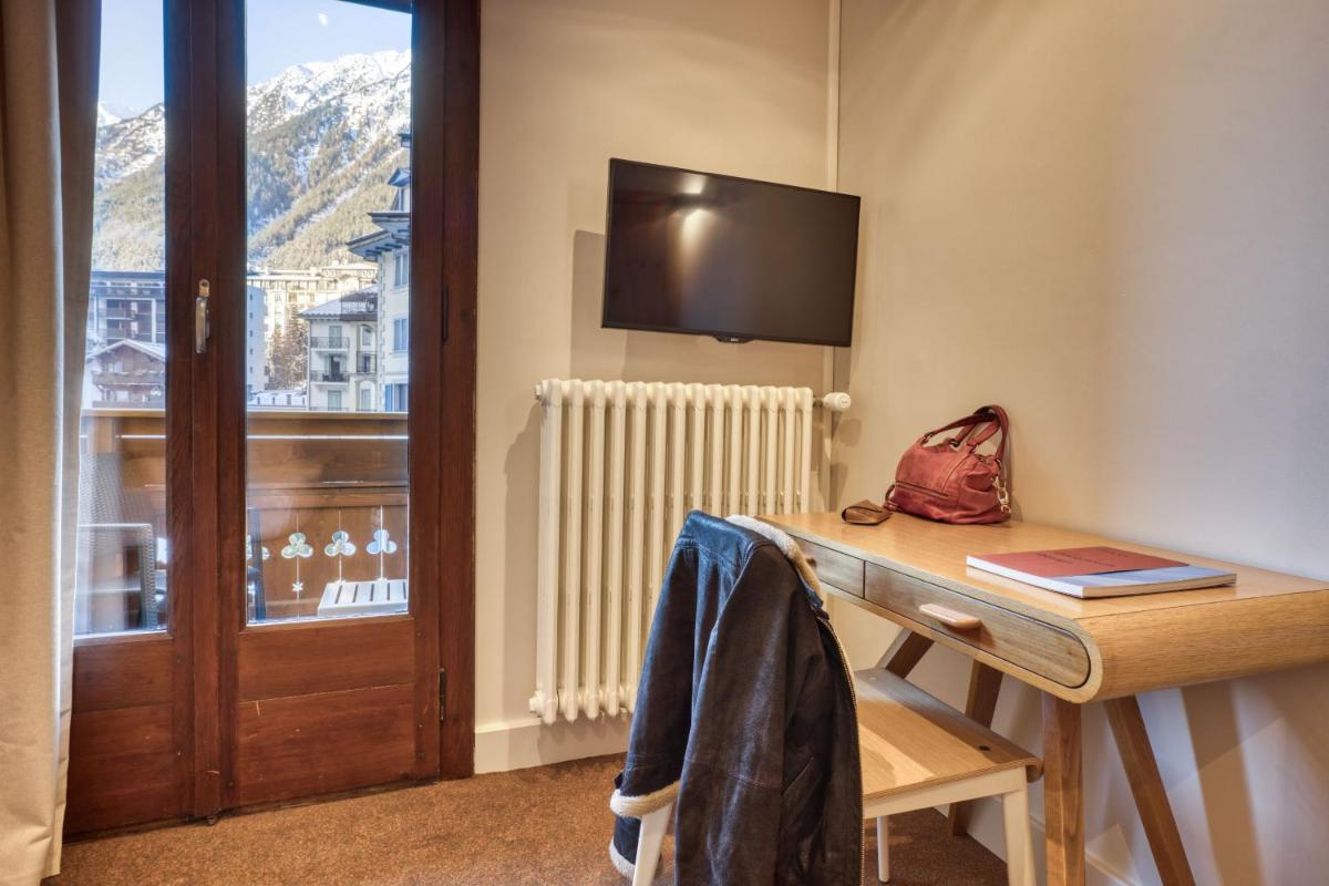 Télévision ou salle de divertissement dans l'établissement Hôtel Lyret