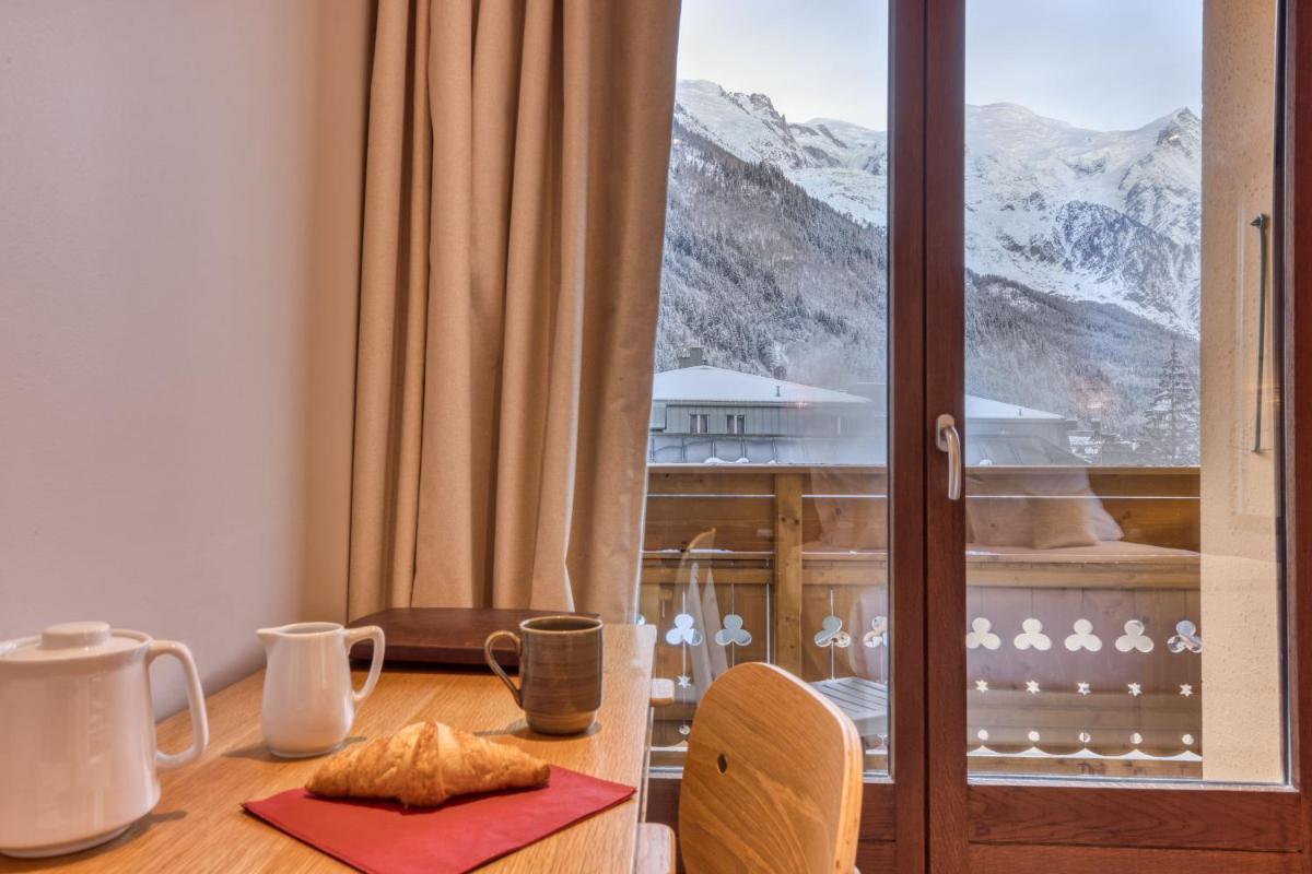 Vue générale sur la montagne ou vue sur la montagne depuis l'hôtel