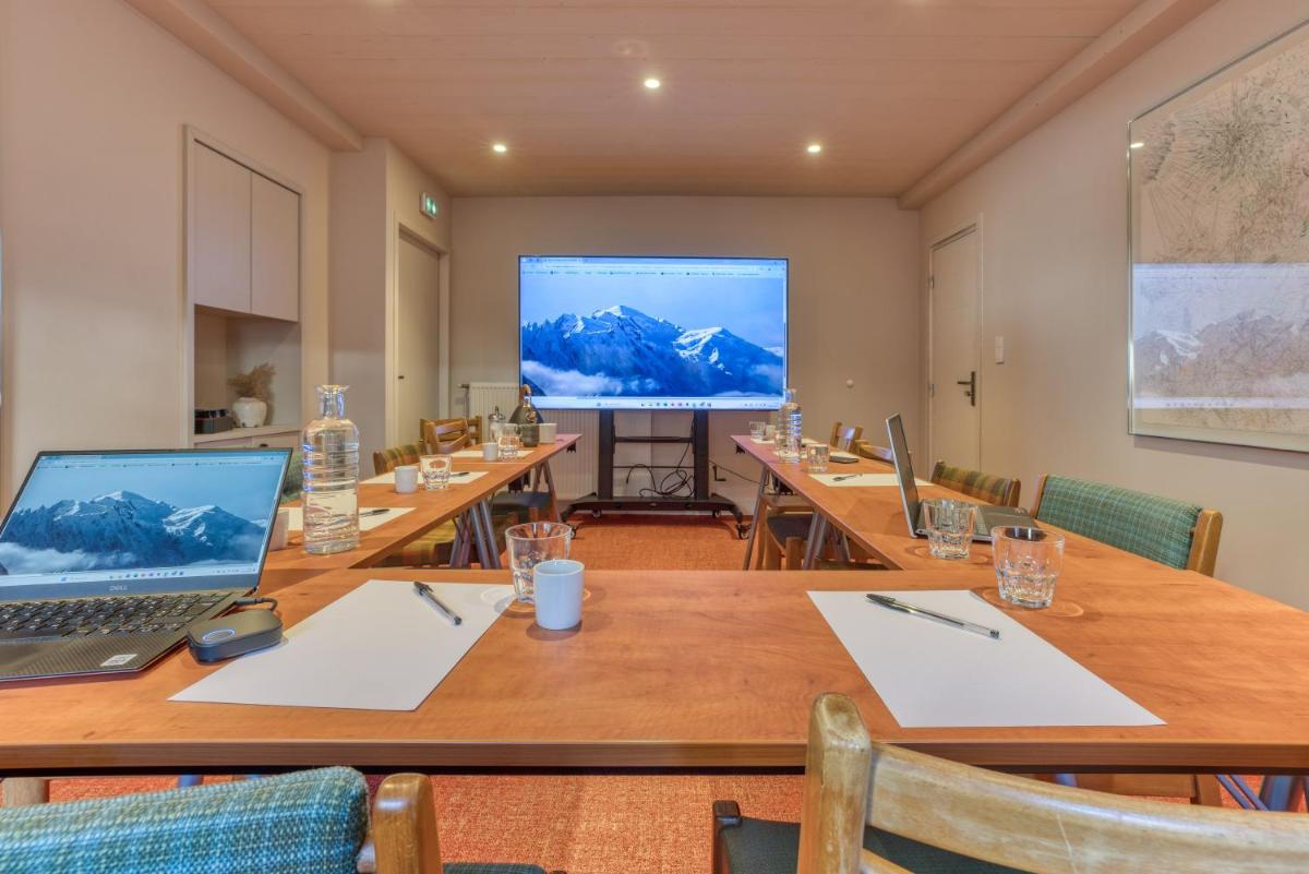 Télévision ou salle de divertissement dans l'établissement Hôtel Lyret
