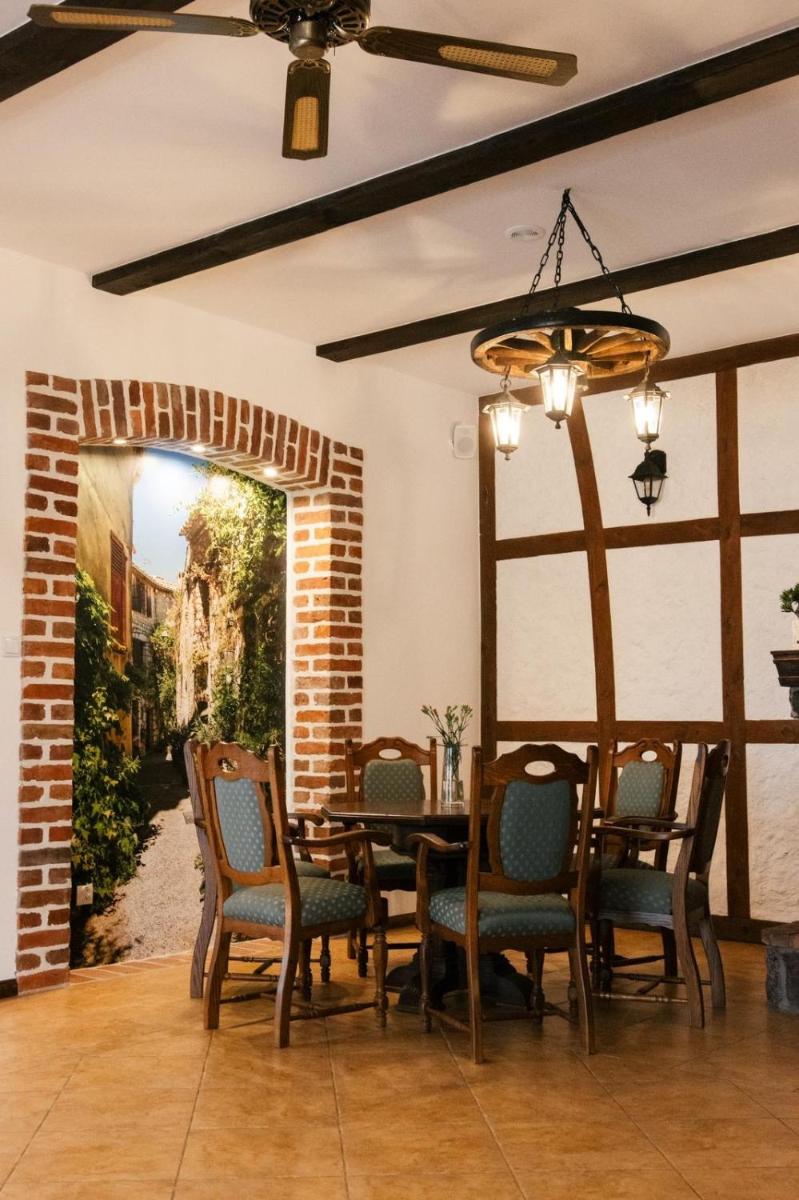 Hotel Wiktor - Housity