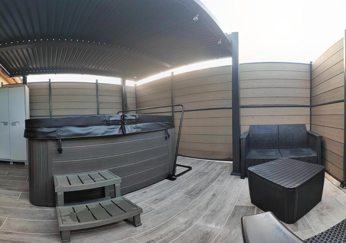 LA KAZ RHUMANTIQUE sauna and spa privatif - Housity