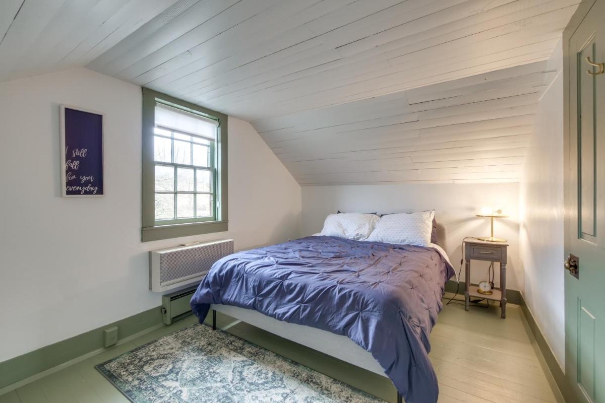 Quaint Winesburg Cottage with Porch and Pond! - Housity
