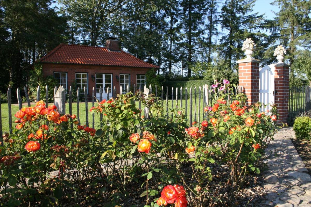 Ein Garten an der Unterkunft Herrenhaus Borghorst