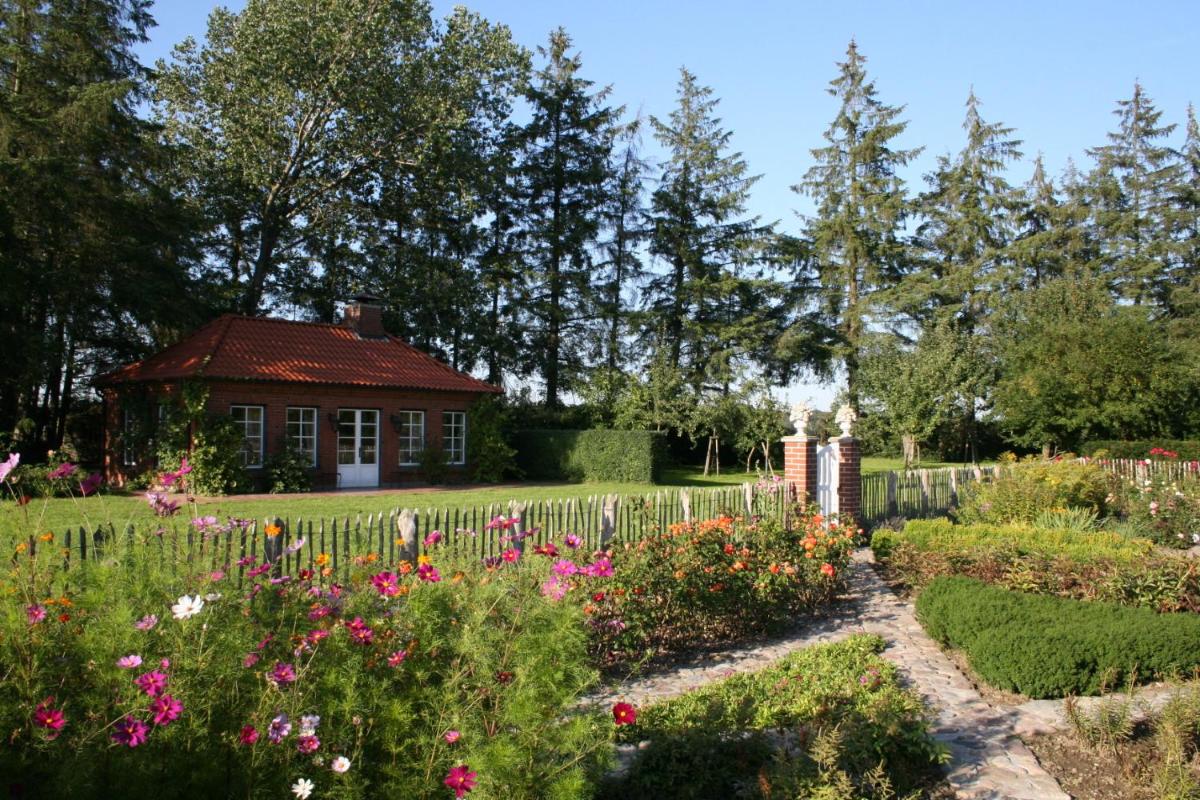 Ein Garten an der Unterkunft Herrenhaus Borghorst
