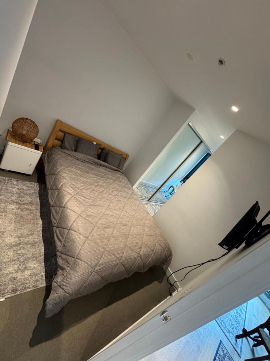 Southbank 1Bed apt on 20F with great view,gym,pool - Hizvo