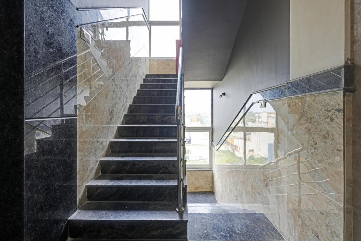 Hotel O Sri Chowdeshwari Boarding And Lodging - Housity