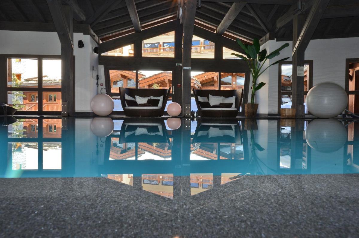 Piscine de l'établissement Hotel Tsanteleina ou située à proximité