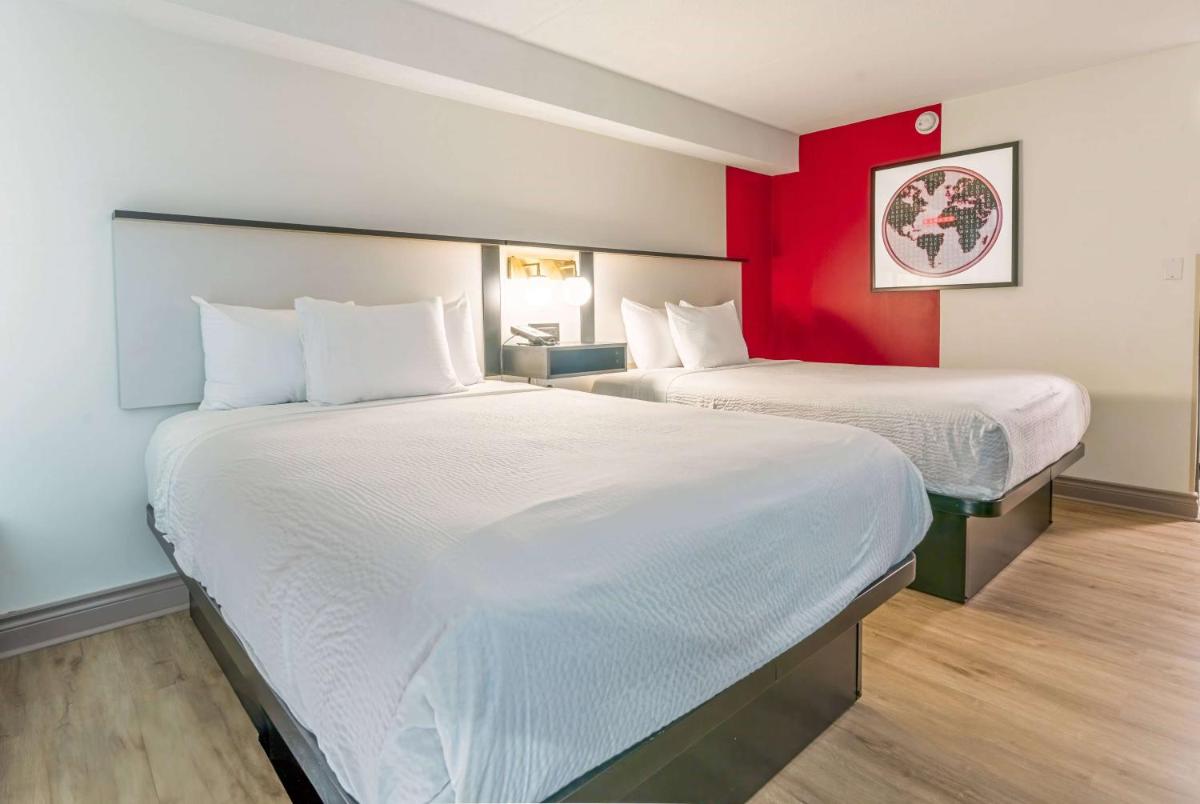 Ramada by Wyndham Kingston - Housity