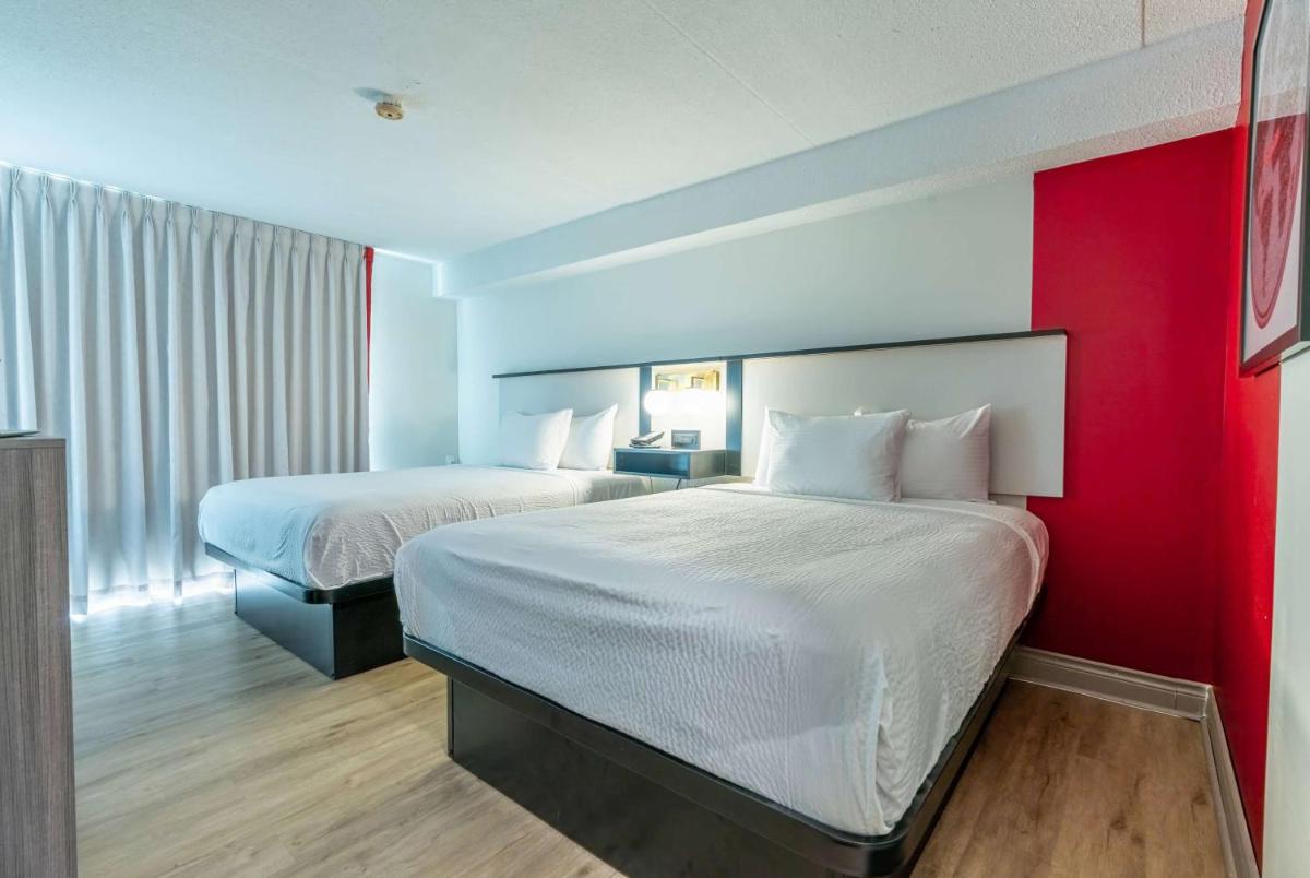 Ramada by Wyndham Kingston - Housity