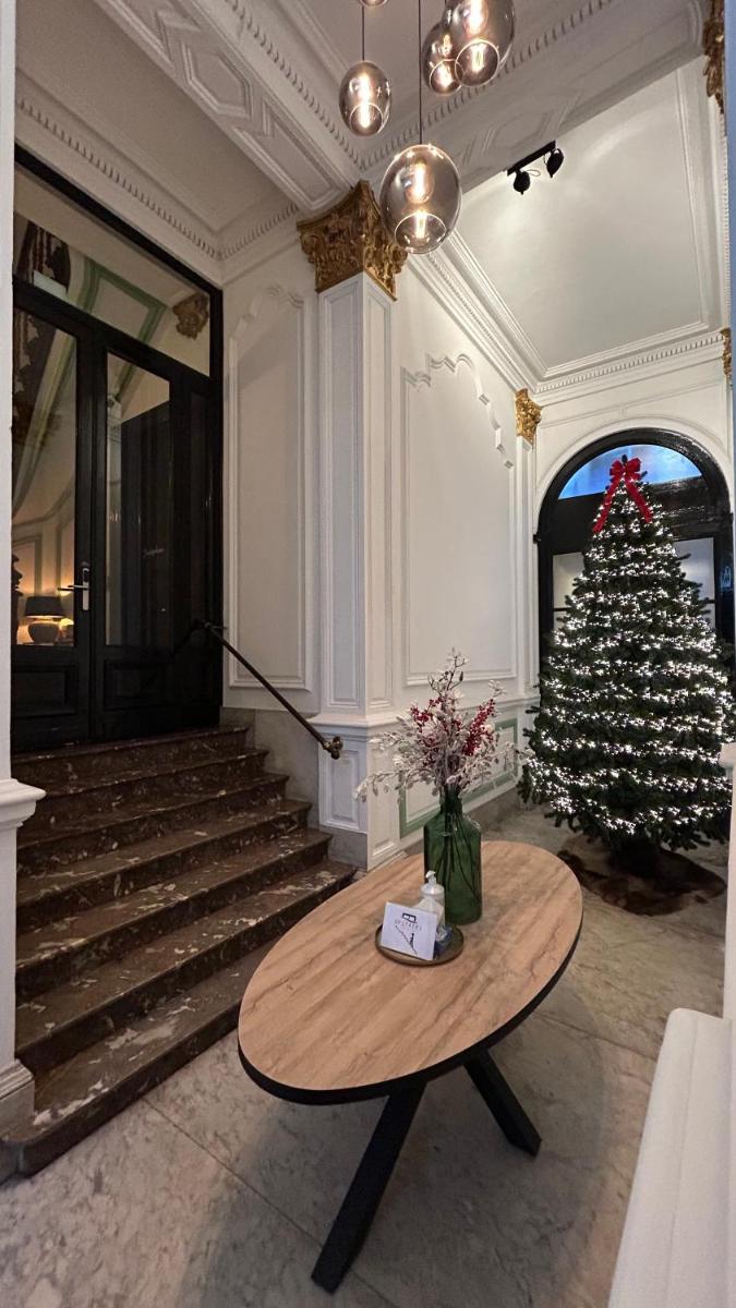 Upstairs - Housity