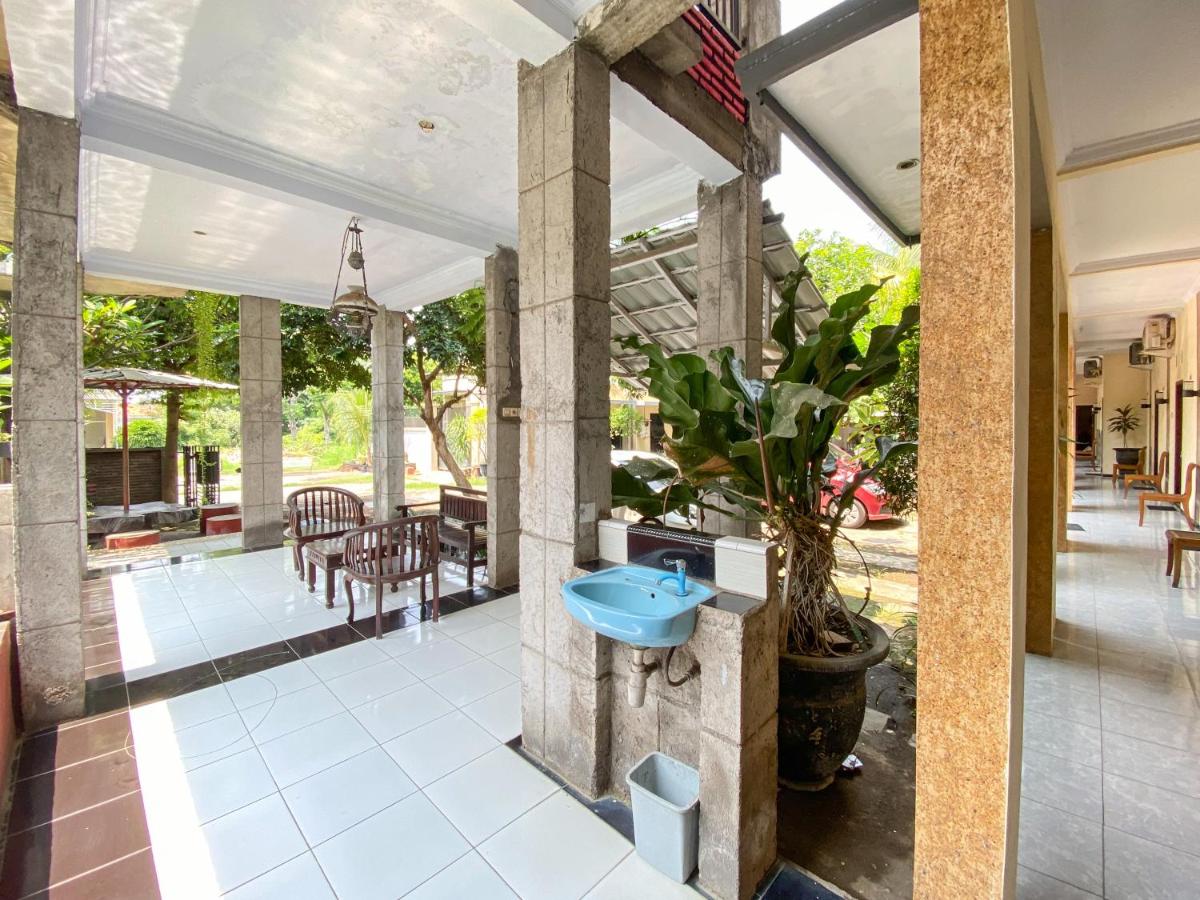 Urbanview Surya Guest House Probolinggo - Housity