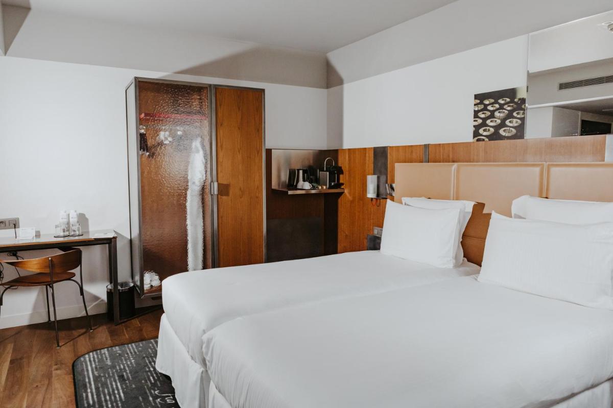 Un ou plusieurs lits dans un hébergement de l'établissement Boutet Bastille Hotel Paris - MGallery Collection