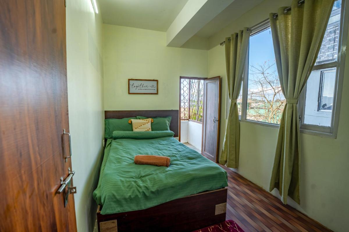 Monratino Himadrie -2 mins walk from Mall Road - All rooms have Kanchenjunga Mountain View - Housity