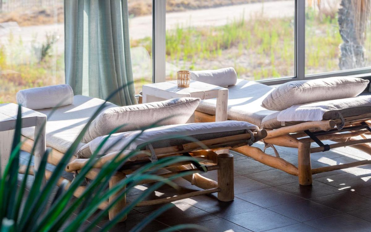 Coin salon dans l'établissement Les Bulles de Mer - Hotel & Spa sur la Plage