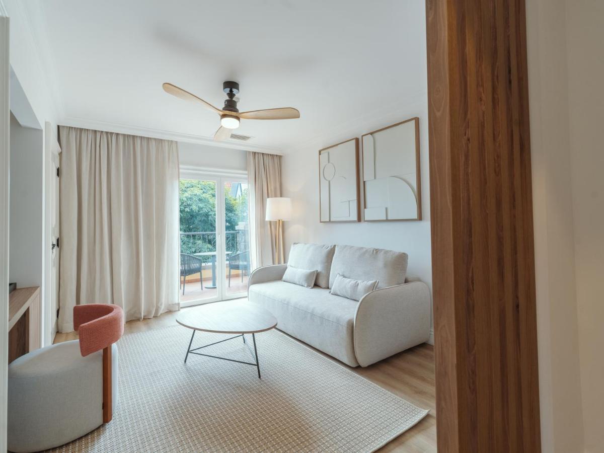 Uma cama ou camas num quarto em Dreams Madeira Resort Spa & Marina