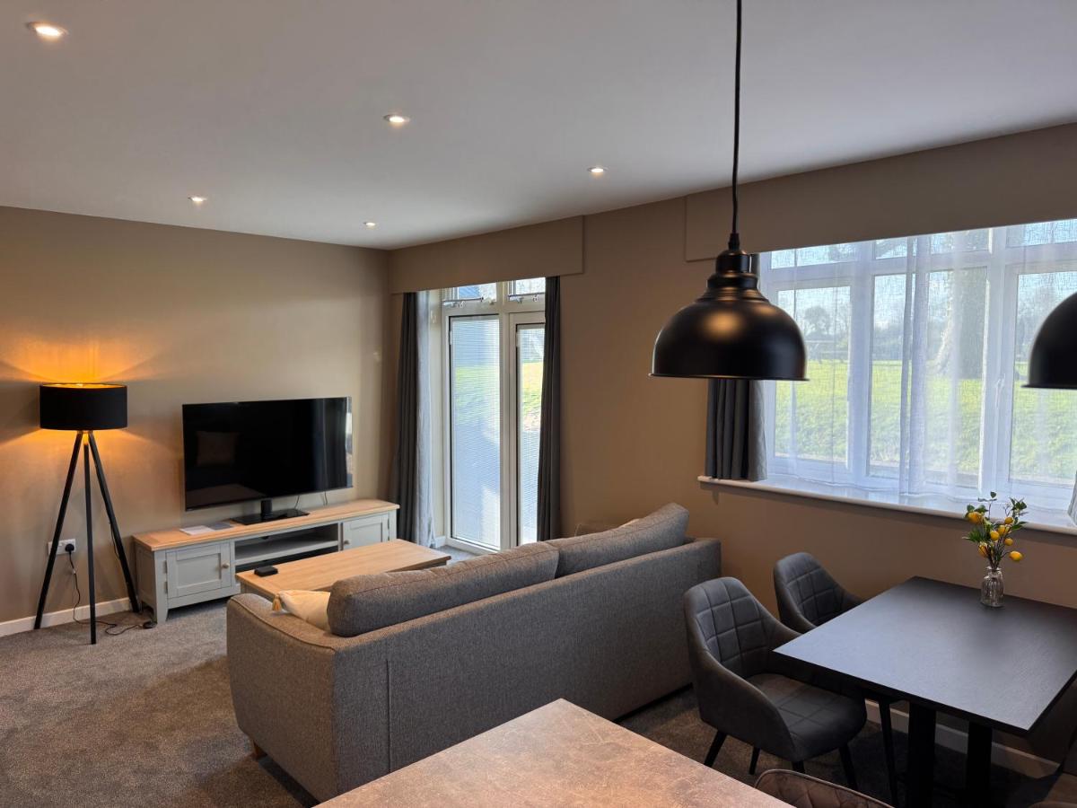 South Lawn Hotel - Housity