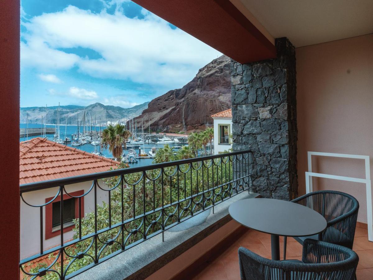Uma vista geral da montanha ou uma vista da montanha a partir do hotel