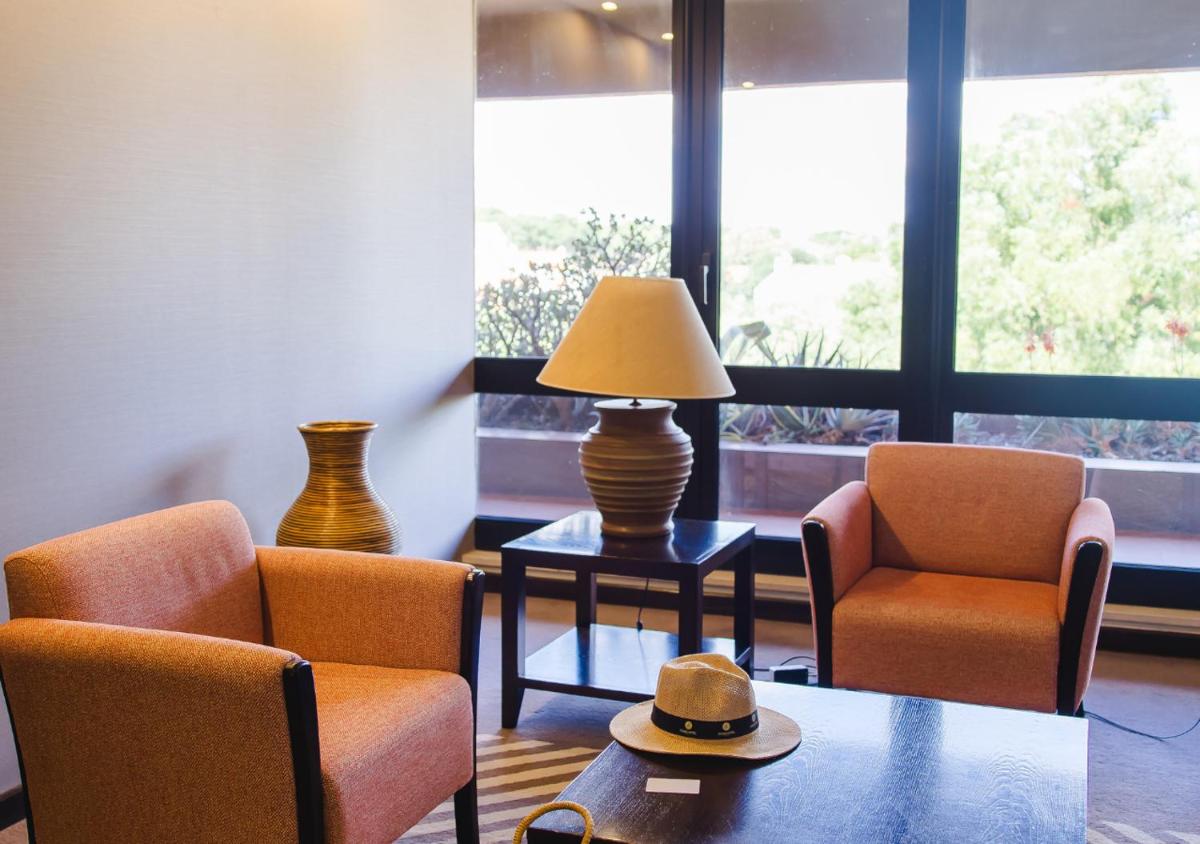 Uma área de estar em Evora Hotel