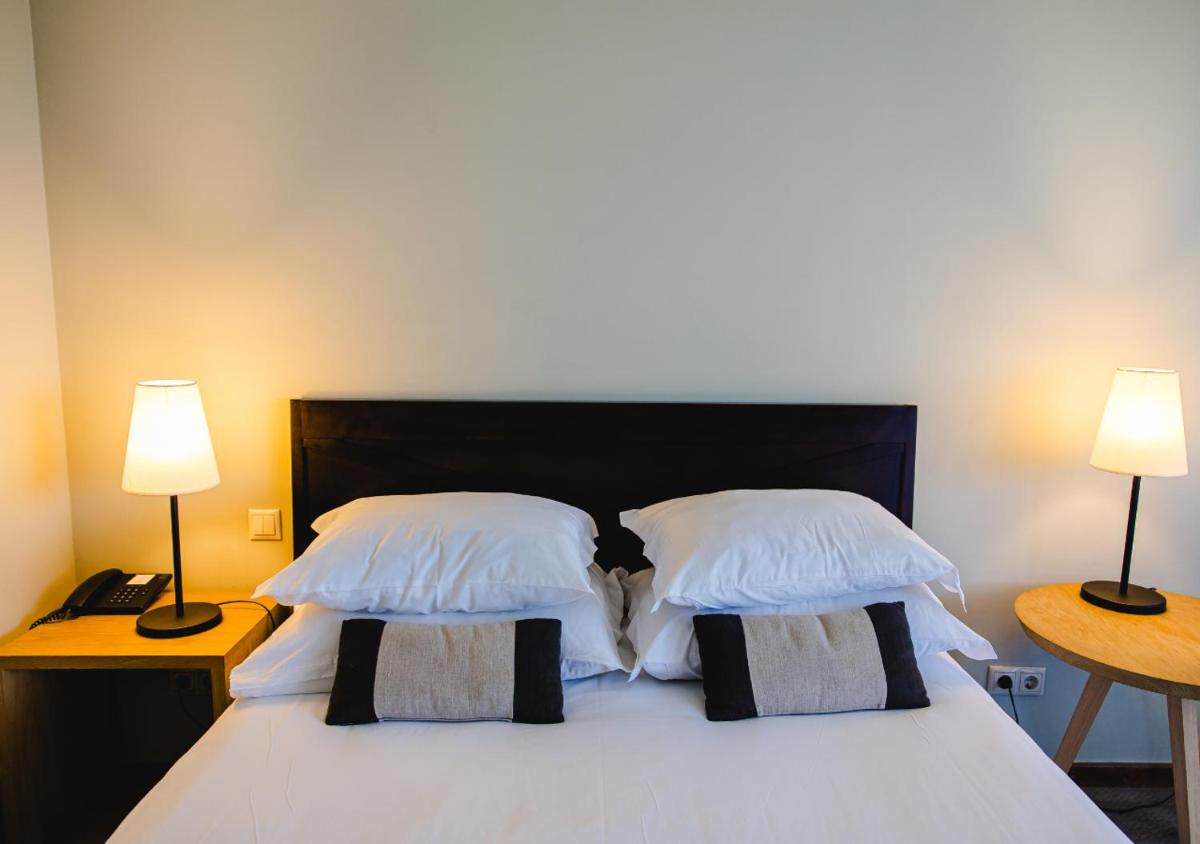 Uma cama ou camas num quarto em Evora Hotel