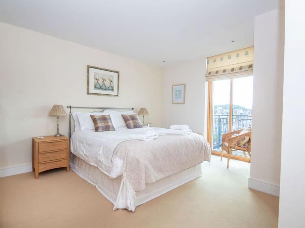 Mercury Holiday Homes - 2 Bedroom Riverside Apartment 301 Free Parking - Housity