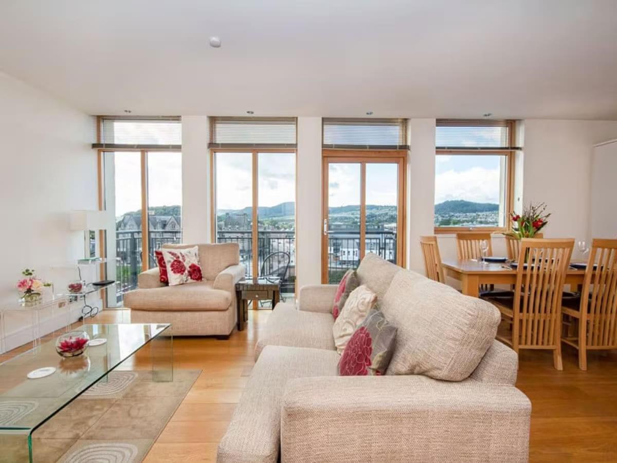 Mercury Holiday Homes - 2 Bedroom Riverside Apartment 301 Free Parking - Housity