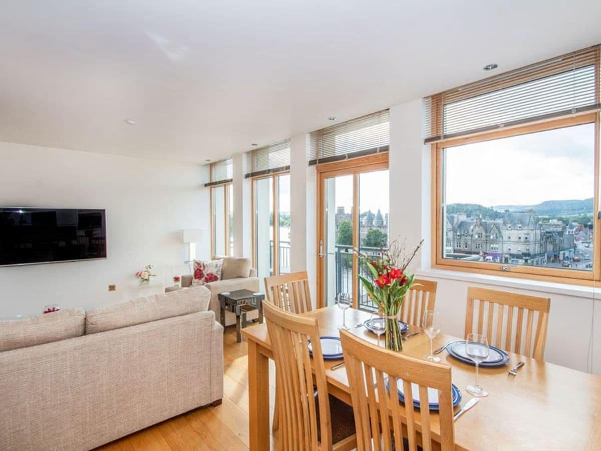Mercury Holiday Homes - 2 Bedroom Riverside Apartment 301 Free Parking - Housity