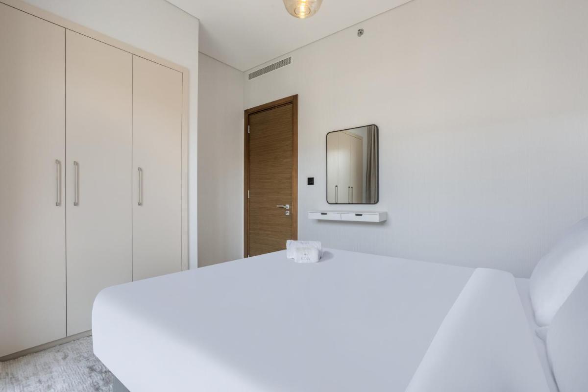 STAY BY LATINEM Luxury 1BR Holiday Home CV A2806 near Burj Khalifa - Housity