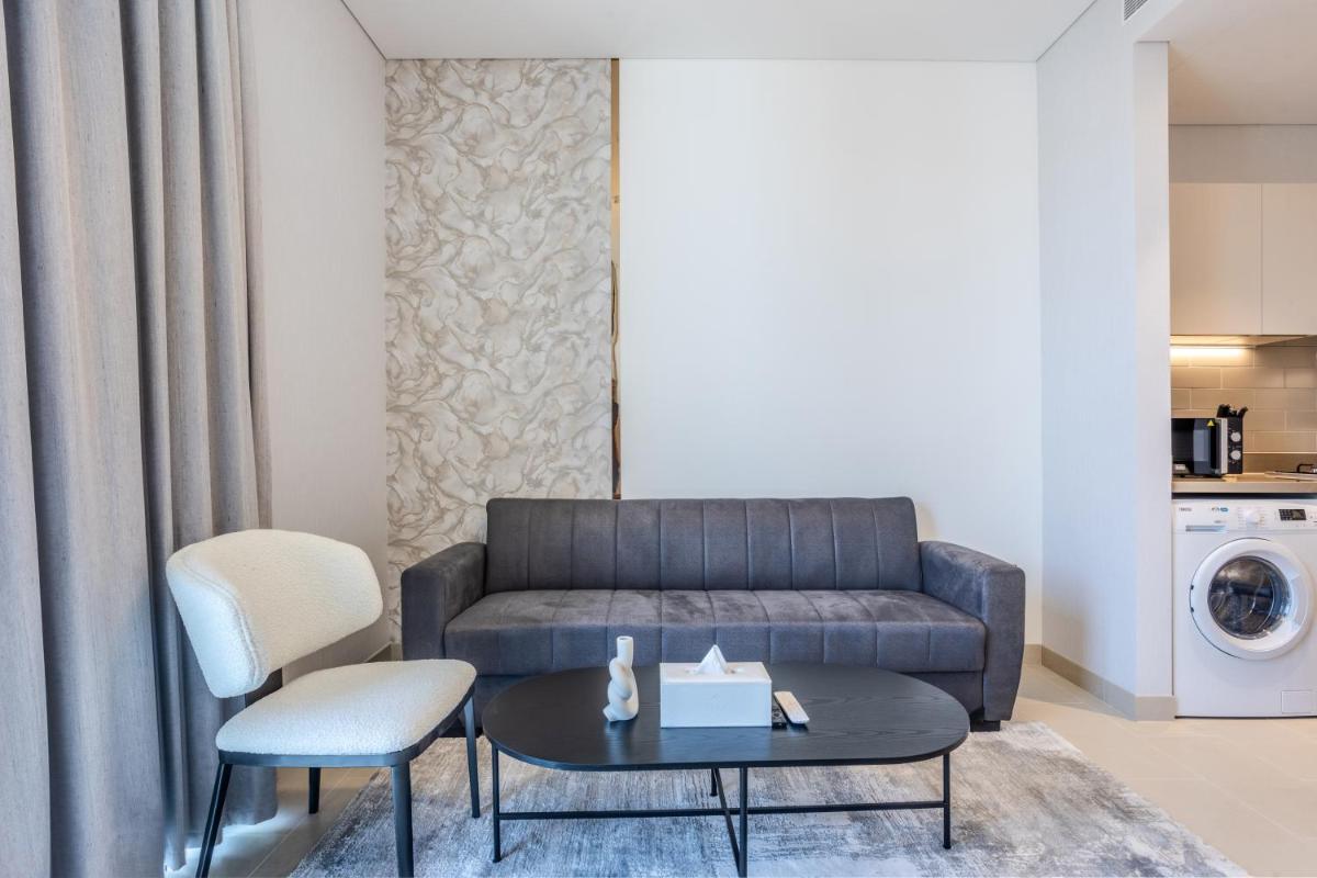 STAY BY LATINEM Luxury 1BR Holiday Home CV A2806 near Burj Khalifa - Housity