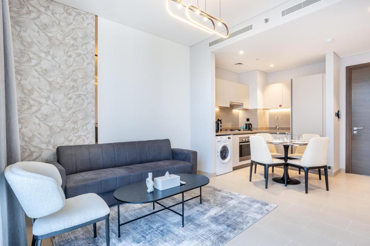 STAY BY LATINEM Luxury 1BR Holiday Home CV A2806 near Burj Khalifa - Housity