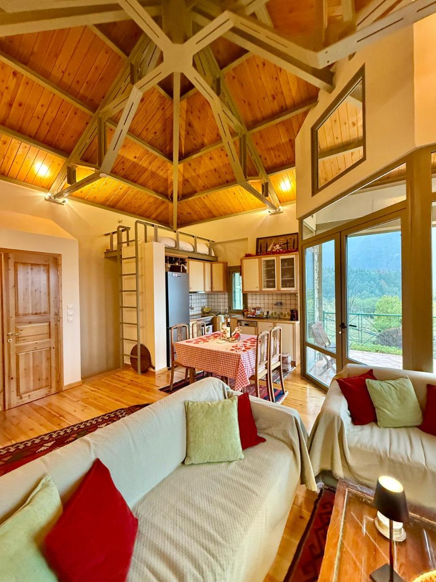 Villa Nano Kalavryta Βίλα στο βουνό με τζάκι κοντά στο χιονοδρομικό - Housity