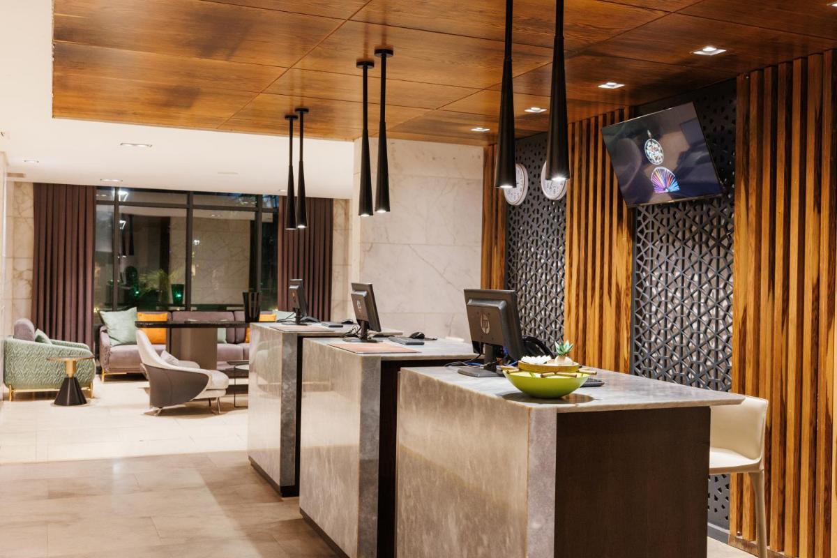 Riviera Royal Hotel - Housity