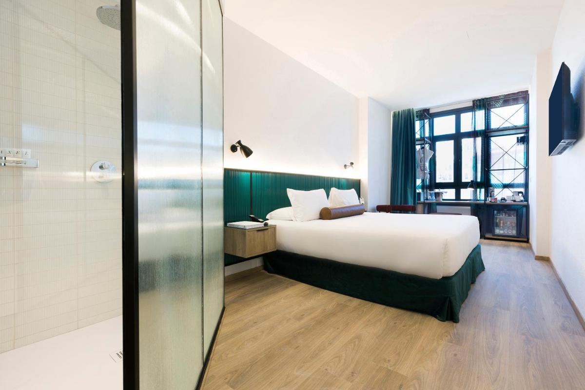 Cama o camas de una habitación en Axel Hotel Bilbao - Adults Only