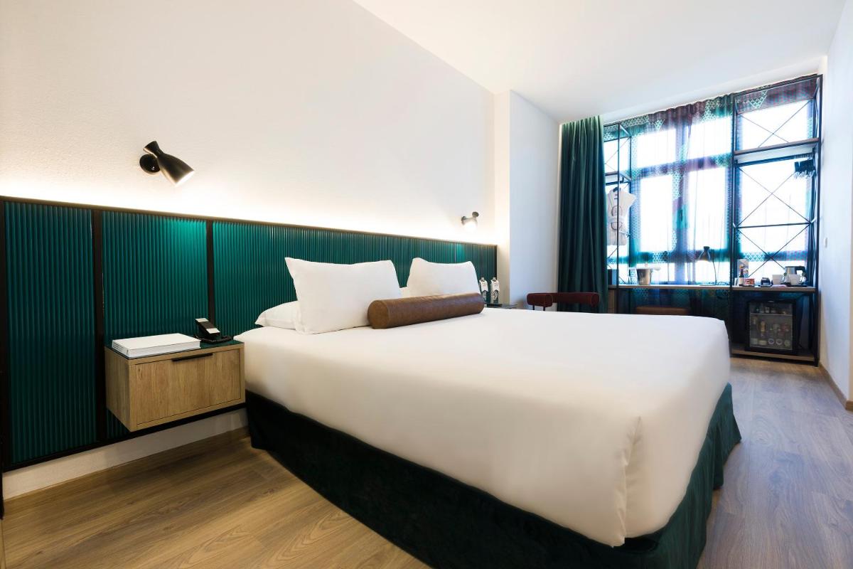 Cama o camas de una habitación en Axel Hotel Bilbao - Adults Only