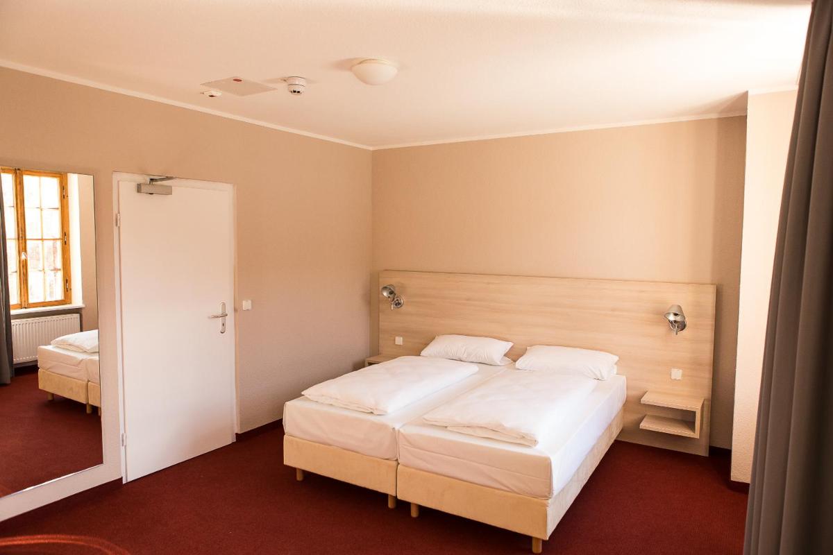 Rasthof & Motel Hermsdorfer Kreuz - Housity
